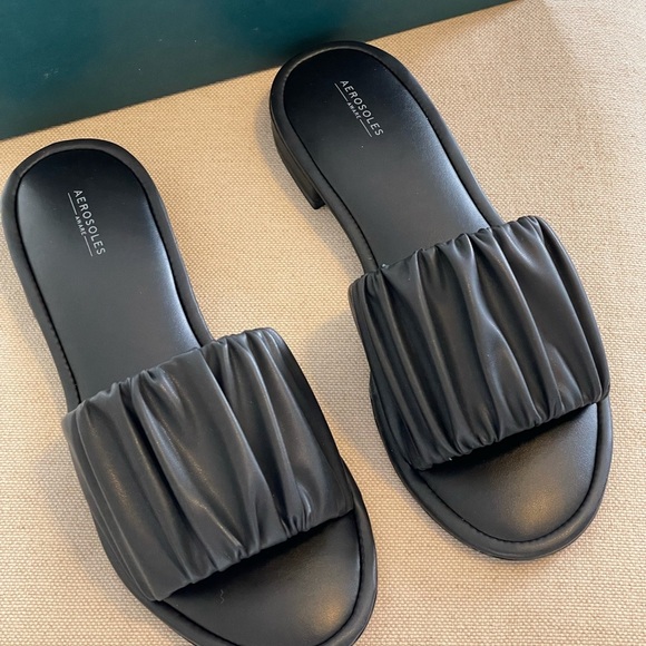 AEROSOLES Jamaica Ruched Puffy Black Slide Sandals - Women’s Size 8 - NEW IN BOX - Picture 4 of 9